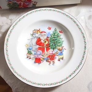 Jolly St Nick Mikasa set of 4 soup bowls 9" in original box excellent condition